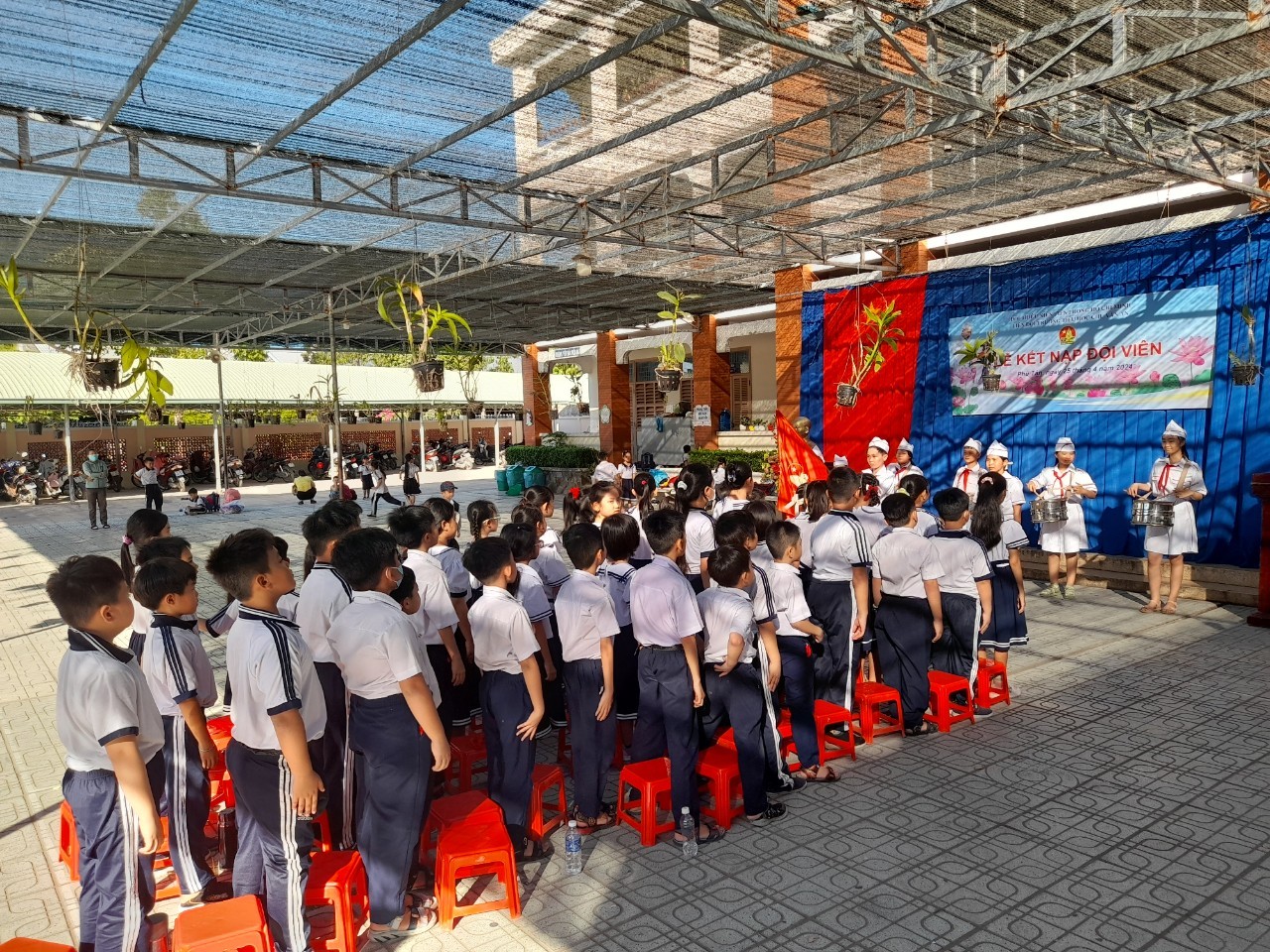 Lễ kết nạp đội cho các bạn hs lớp 3 năm học 2023 - 2024